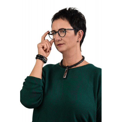 Black leather choker necklace with shiny rectangular stainless steel pendant 2