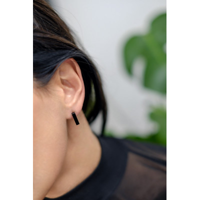Black shiny stainless steel rectangular earrings with a minimalist and elegant design. 2