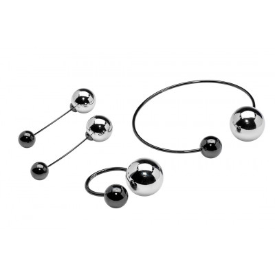 Stainless steel jewelry set with silver and black spheres