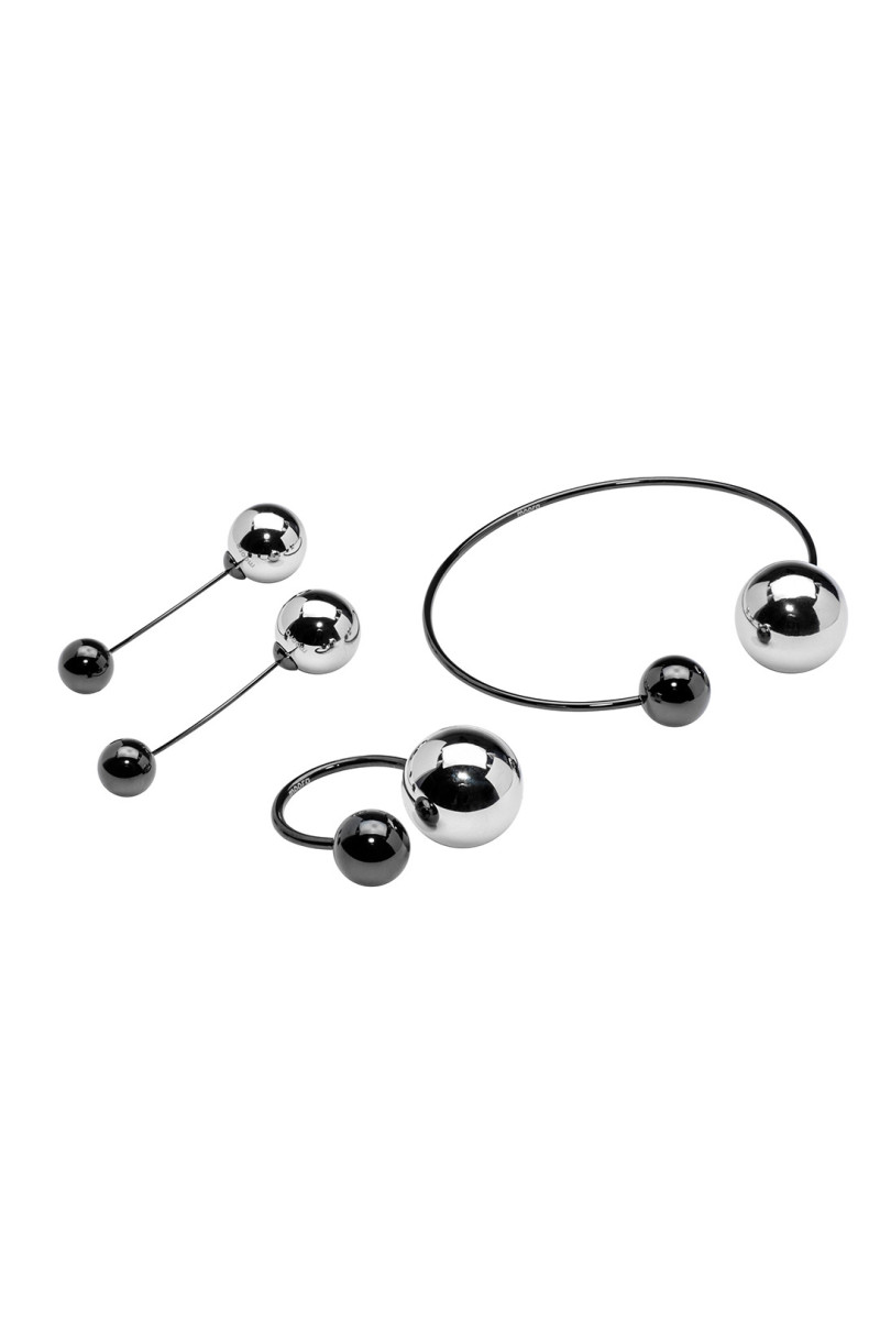 Stainless steel jewelry set with silver and black spheres
