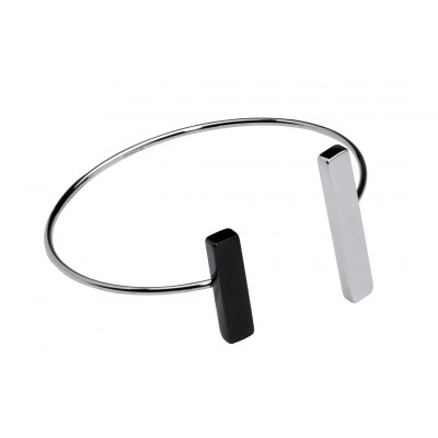 Delicate stainless steel bracelet in silver and black tones