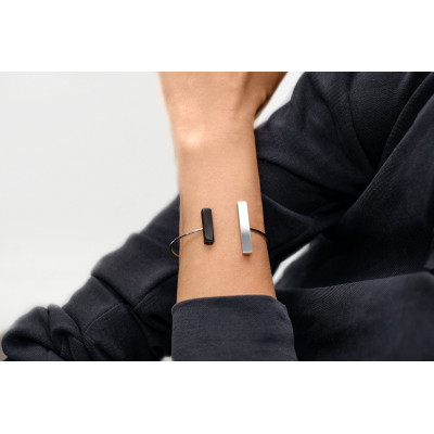 Delicate stainless steel bracelet in silver and black tones 2