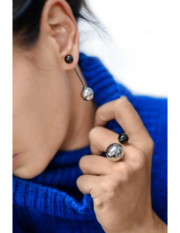 Stainless steel ring with two decorative spheres in silver and black finish