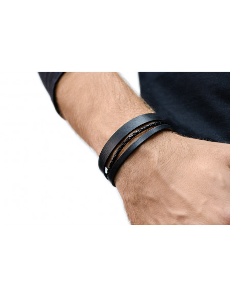 Men’s leather bracelet with customizable clasp color
