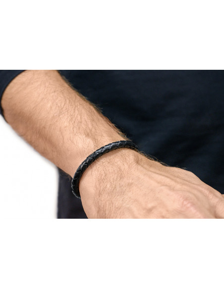 Men’s black braided leather bracelet with magnetic clasp