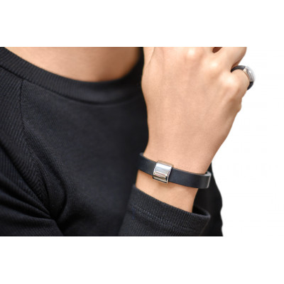 Leather bracelet with gold-plated steel element 2