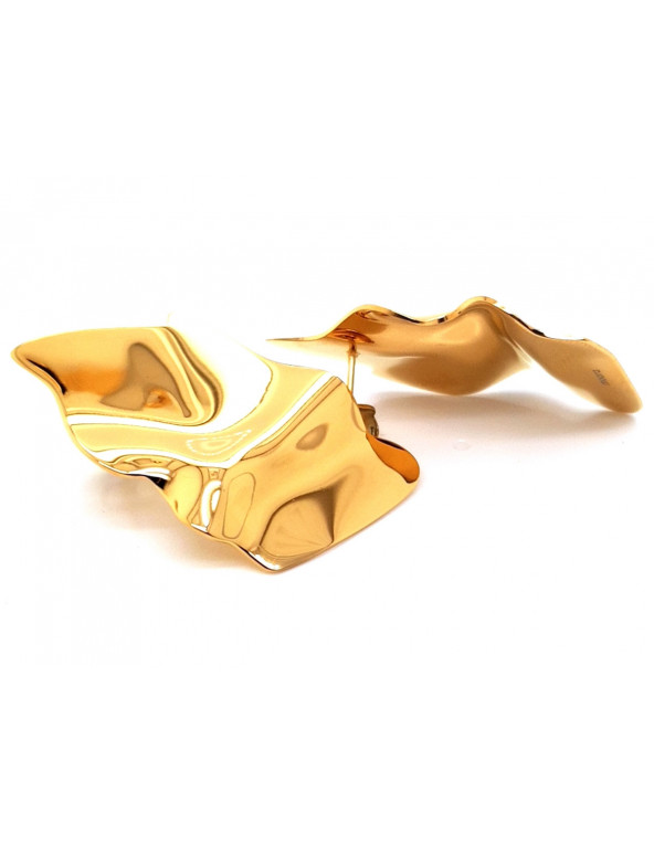 Gold crumpled plate earrings made of stainless steel with stud clasp