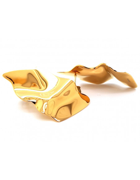 Gold crumpled plate earrings made of stainless steel with stud clasp