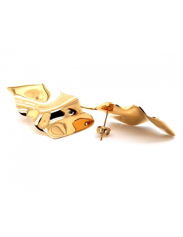 Gold crumpled plate earrings made of stainless steel with stud clasp