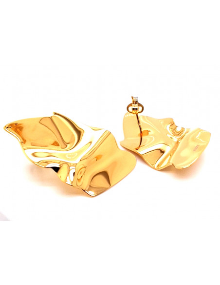 Gold crumpled plate earrings made of stainless steel with stud clasp