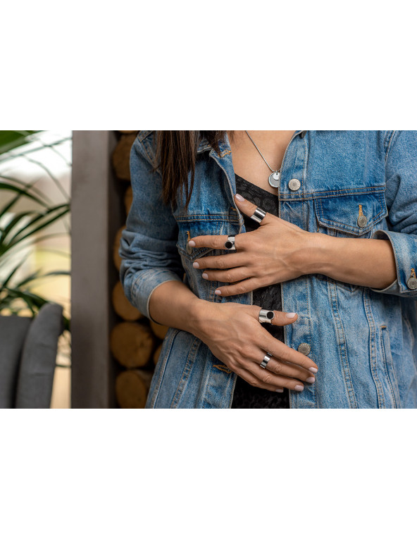 Wide gold-plated stainless steel 2-in-1 ring with black stone