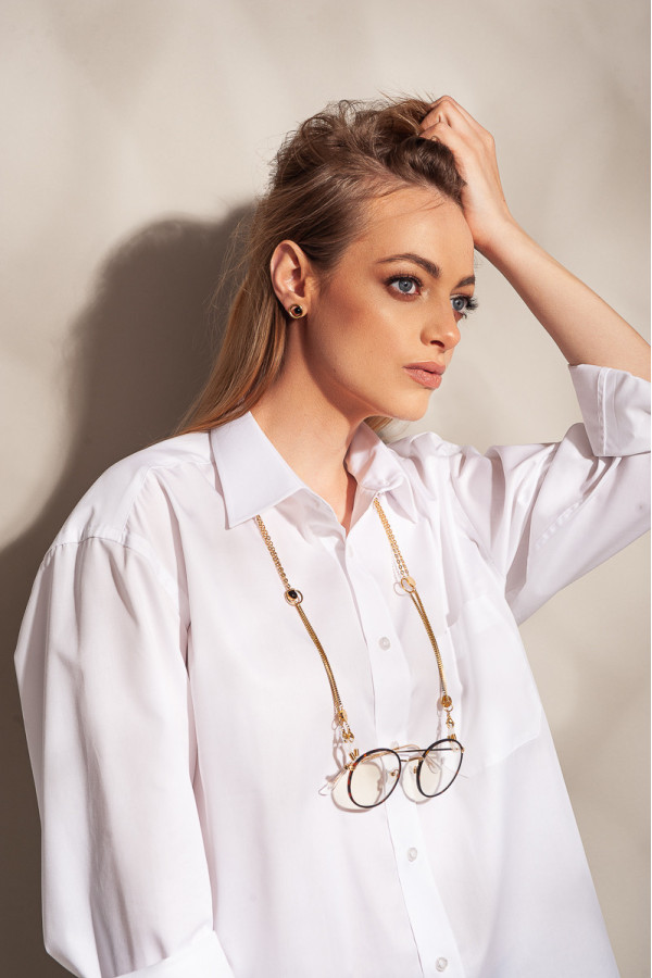 Gold-plated stainless steel earrings with black detail, minimalist design 2