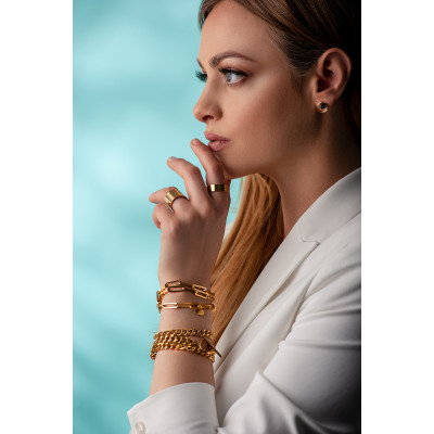 Gold-plated stainless steel bracelet with large links wrapped three times 2