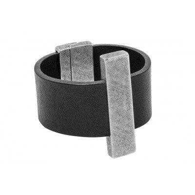 Black leather bracelet with matte clasp and steel element – handcrafted