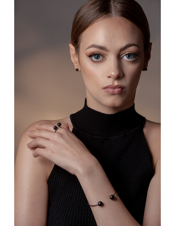 Minimalist bracelet in matte black steel