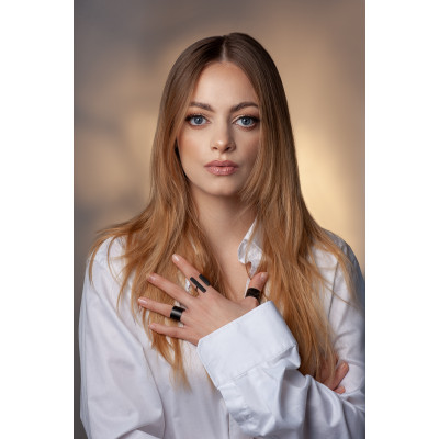 Modern ring in glossy black stainless steel 2