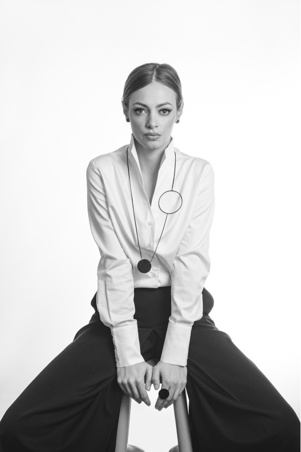 Black stainless steel necklace with geometric circles 2