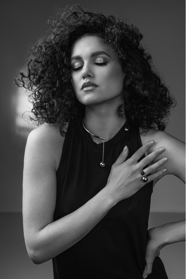 Stainless steel choker with decorative sphere in minimalist style 2