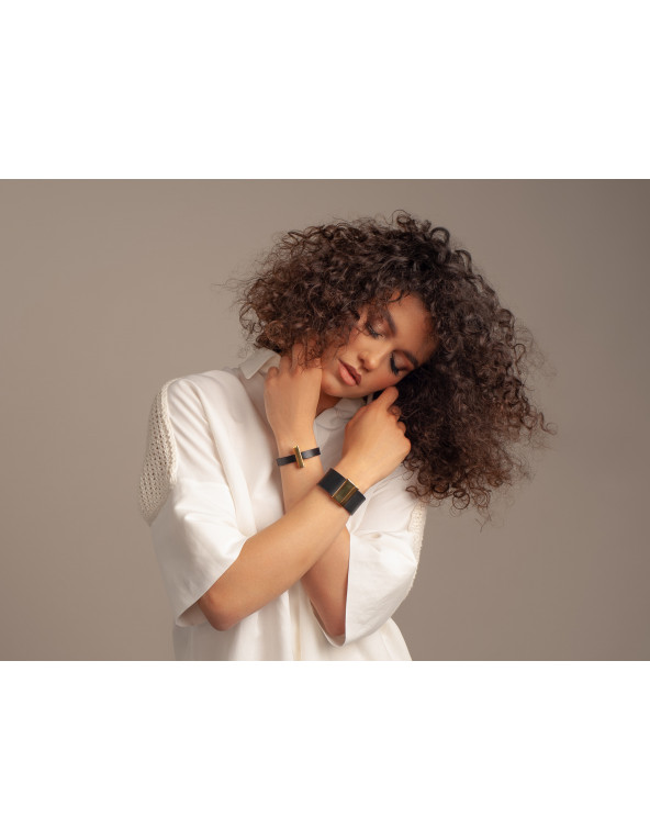 Delicate bracelet made of black leather and gold-plated stainless steel – with an adjustable gold clasp