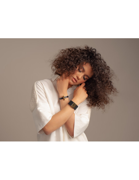 Delicate bracelet made of black leather and gold-plated stainless steel – with an adjustable gold clasp