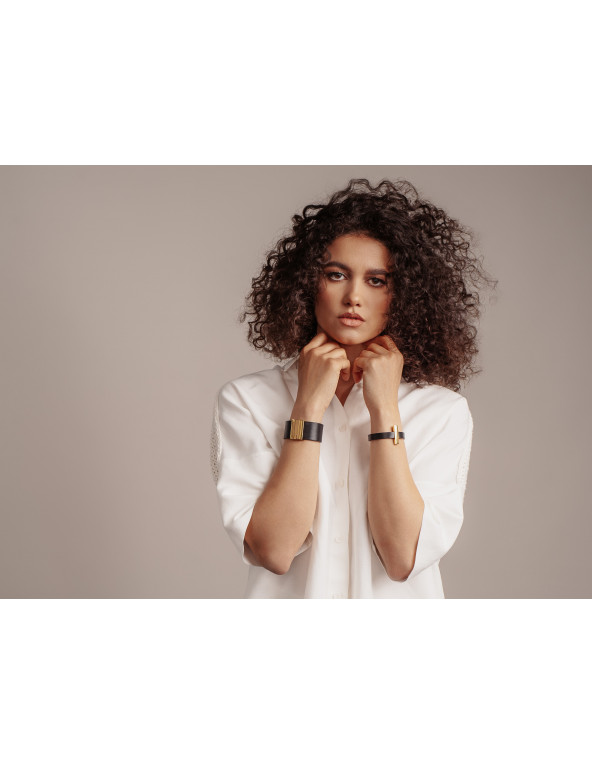 Delicate bracelet made of black leather and gold-plated stainless steel – with an adjustable gold clasp