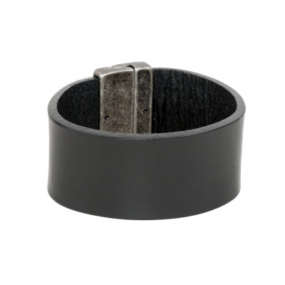Men's bracelet made of black leather with a matte magnetic clasp