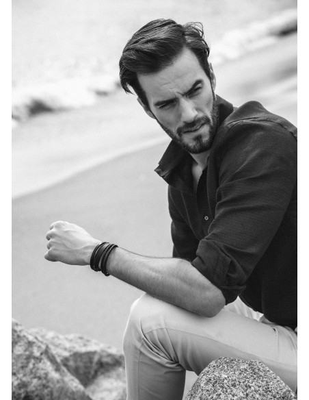 Men’s leather bracelet with customizable clasp color