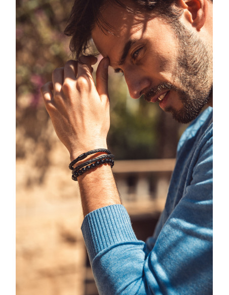 Men’s bracelet made of black braided leather with a magnetic clasp