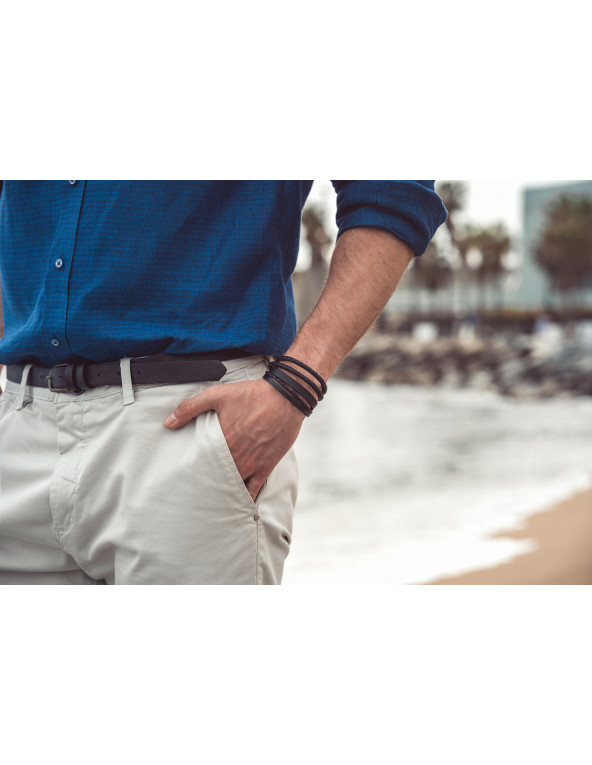 Men’s bracelet made of black braided leather with a magnetic clasp