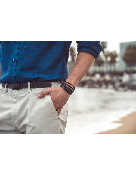 Men’s bracelet made of black braided leather with a magnetic clasp