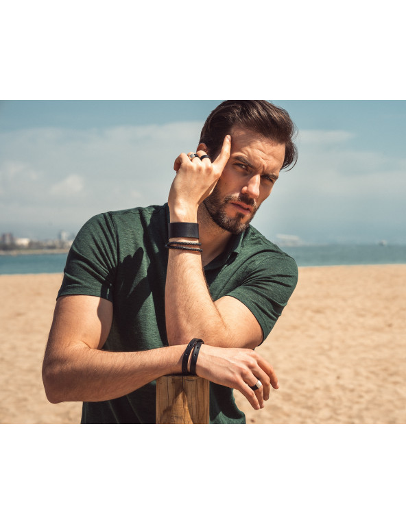 Men's bracelet made of black leather with a matte magnetic clasp