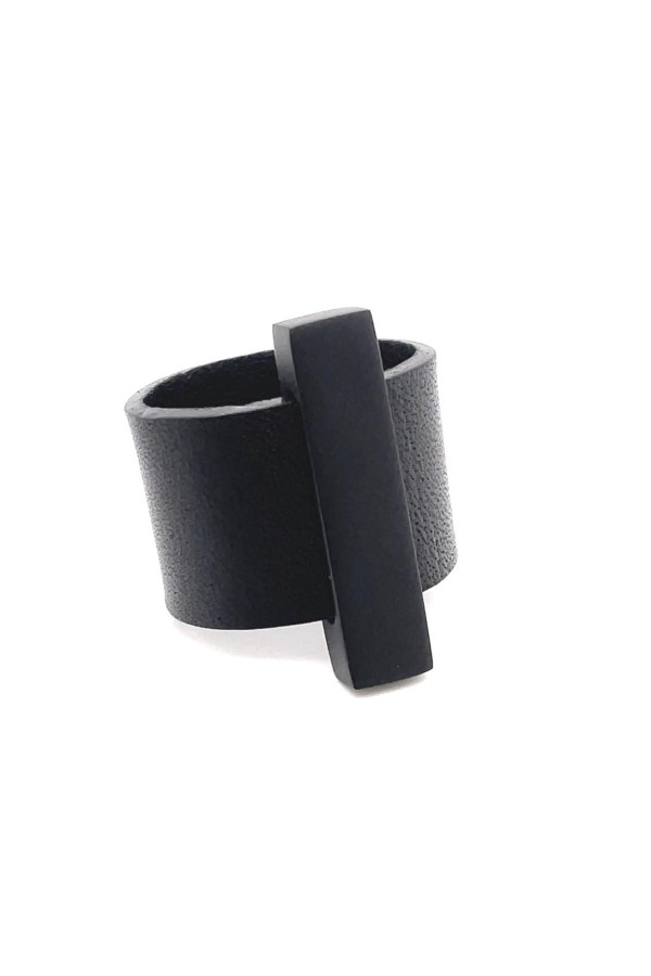 Wide ring made of leather and matte black stainless steel – handmade