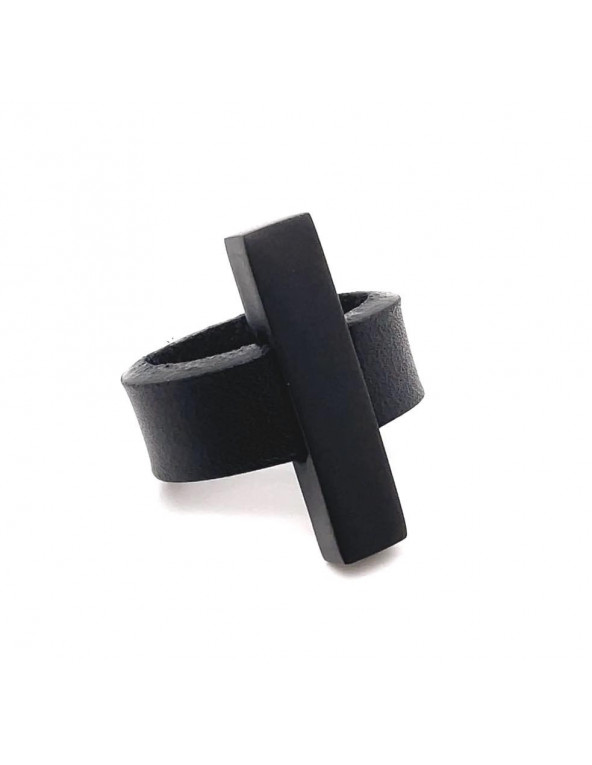 Ring in leather and matte black stainless steel