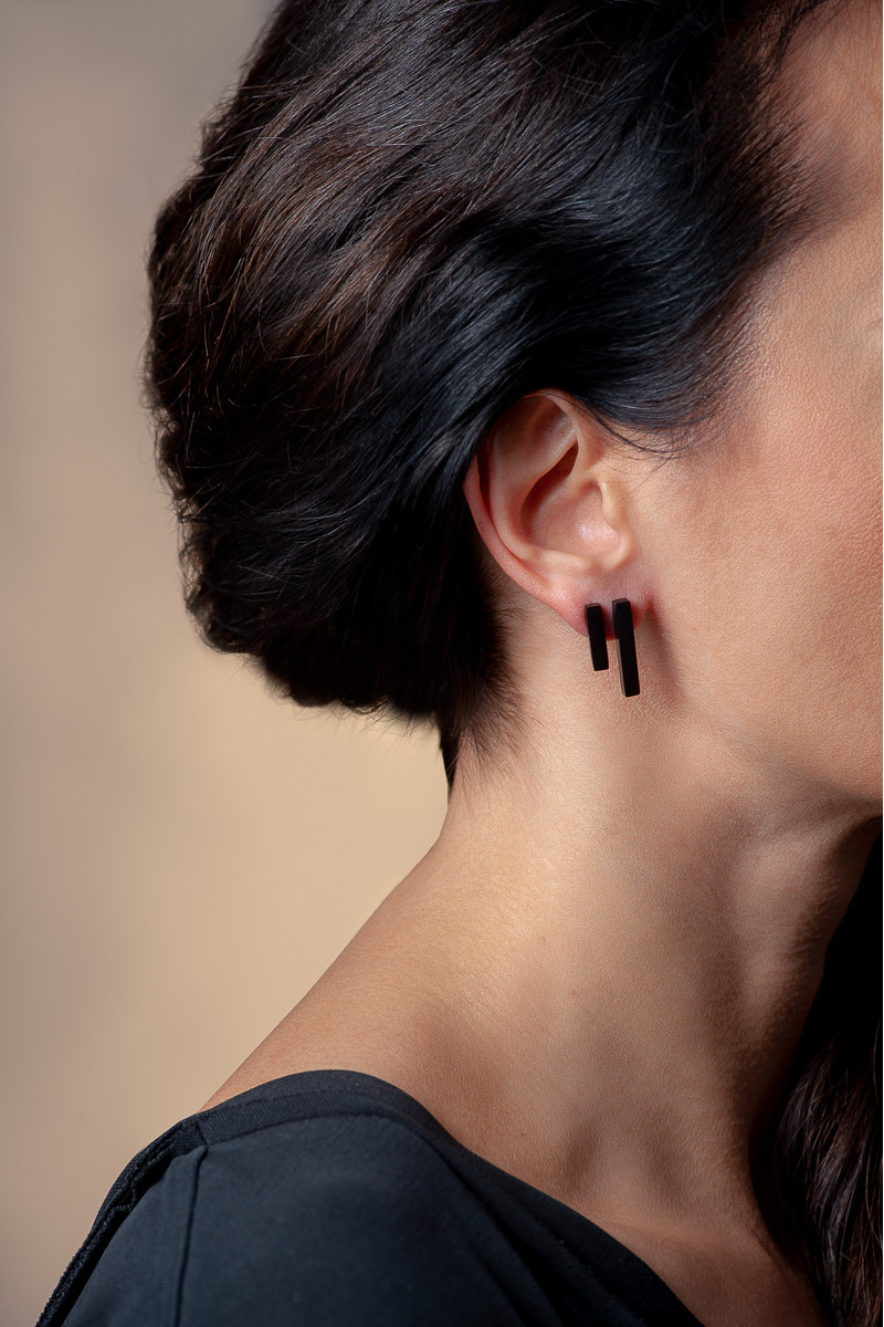 A delicate and raw jewellery set made of black stainless steel