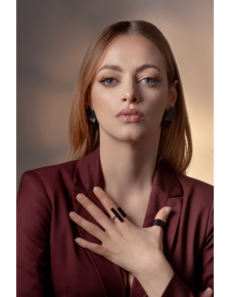 A delicate and raw jewellery set made of black stainless steel