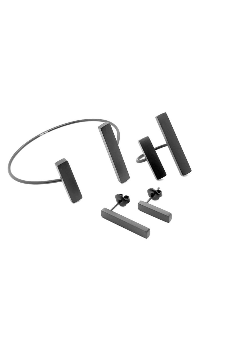 A delicate and raw jewellery set made of black stainless steel