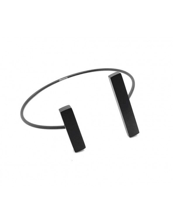 Delicate bracelet made of black matte stainless steel in a minimalist style.