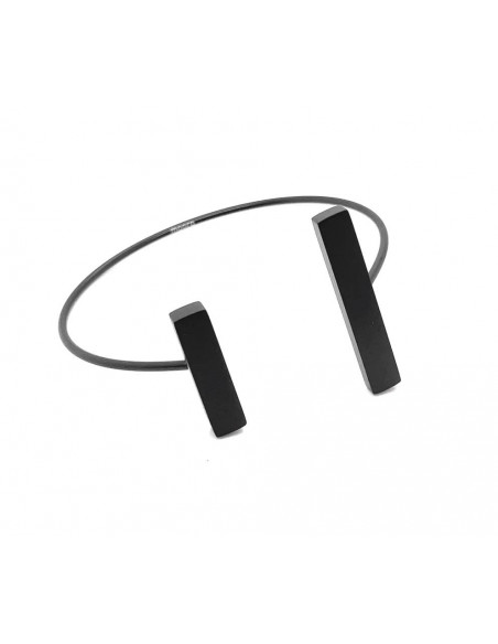 Delicate bracelet made of black matte stainless steel in a minimalist style.