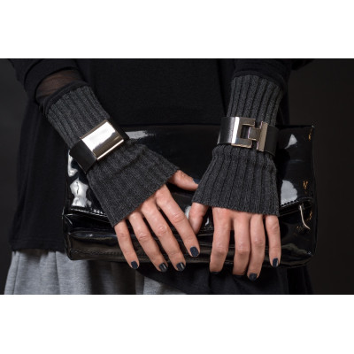 Black women's leather bracelet with a shiny steel clasp 2