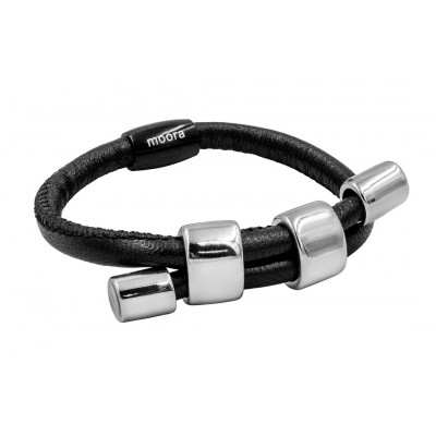 Delicate leather bracelet with shiny silver elements