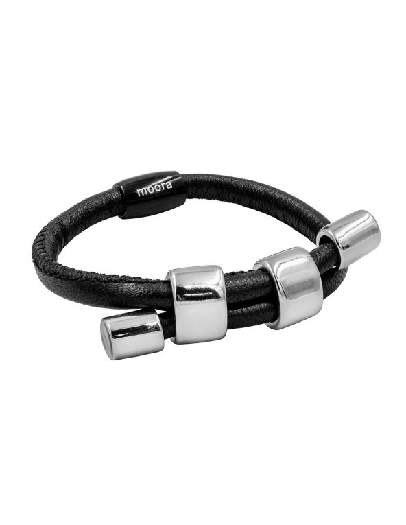 Delicate leather bracelet with shiny silver elements