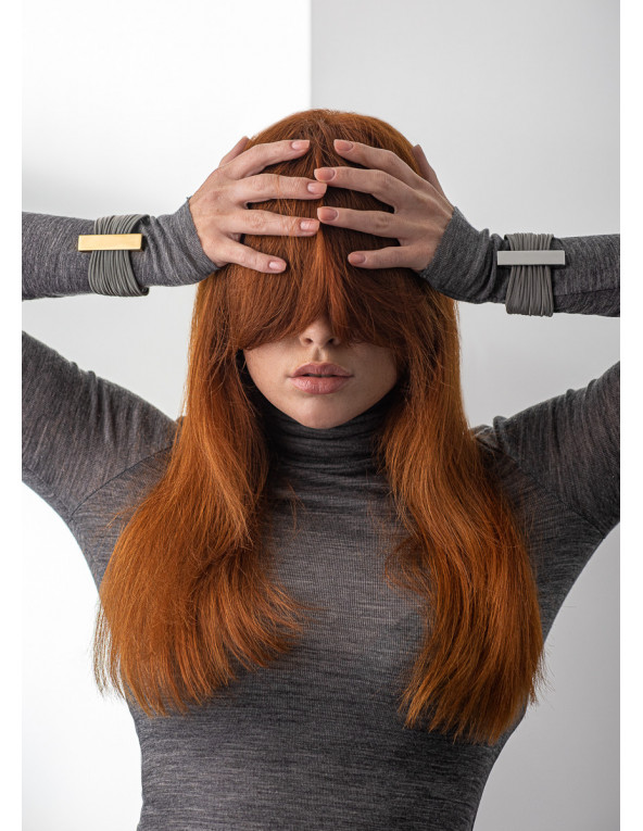 Bracelet made of wide stainless steel mesh and gold-plated steel with a magnetic clasp.