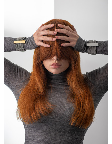 Bracelet made of wide stainless steel mesh and gold-plated steel with a magnetic clasp.