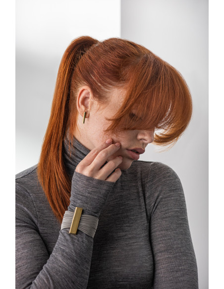 Bracelet made of wide stainless steel mesh and gold-plated steel with a magnetic clasp.