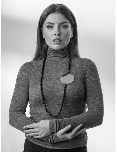 Long necklace of natural stones onyx with decorative circle