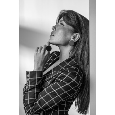 Black matte stainless steel ring in a circular shape 2