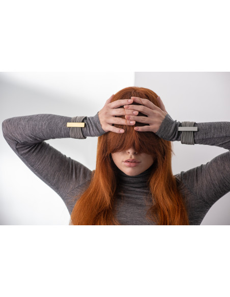 Bracelet made of wide stainless steel mesh and gold-plated steel with a magnetic clasp.