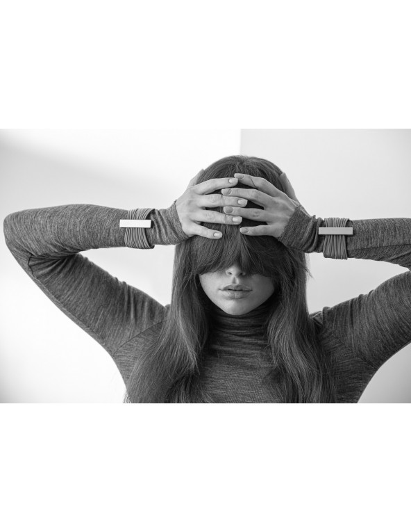 Bracelet made of stainless steel mesh and polished stainless steel, with a silver magnetic clasp