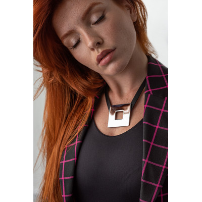 Leather necklace with large shiny square stainless steel element 2