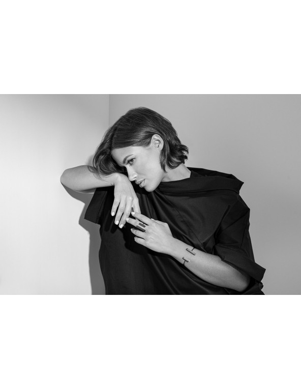 Delicate bracelet made of black matte stainless steel in a minimalist style.